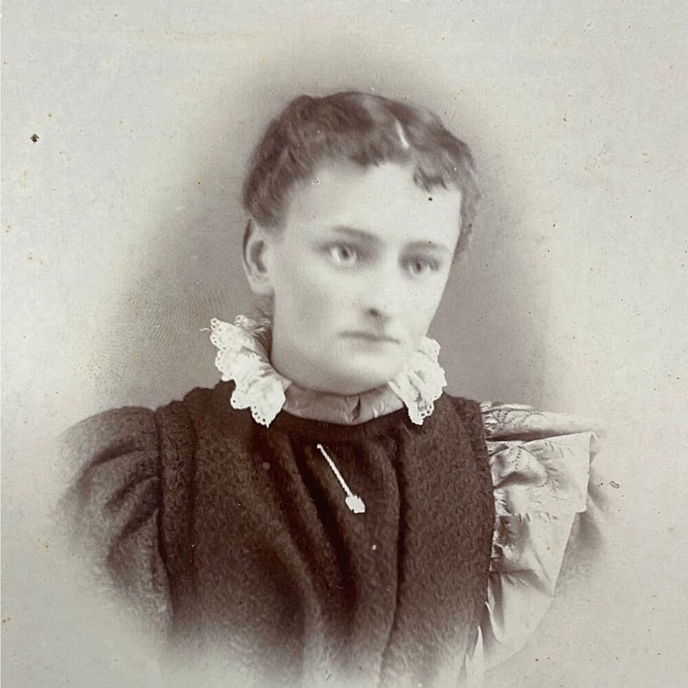 Young Woman Vintage Cabinet‎ Card Photograph Winters Photography Paulding OH